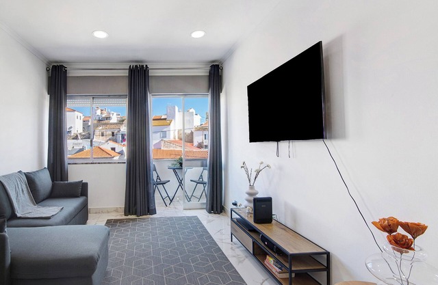 Ferienwohnung 'Alpha House' mit Balkon, WLAN und Klimaanlage