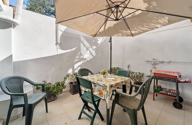 Apartment 'Amelia' with Private Garden, Wi-Fi and Air Conditioning