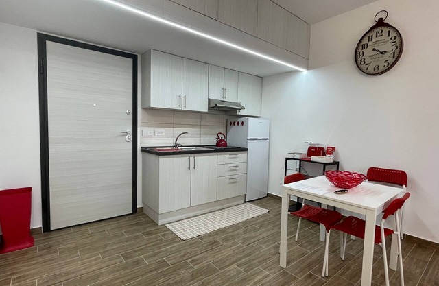 WOHNUNG UND PARKPLATZ IM ZENTRUM VON PALERMO