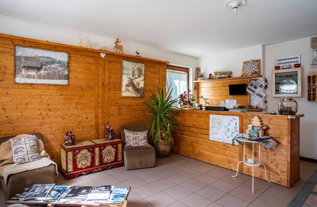 Ferienwohnung "Aparthotel Strembo Pedrotti" mit Bergblick & Gemeinschaftsgarten