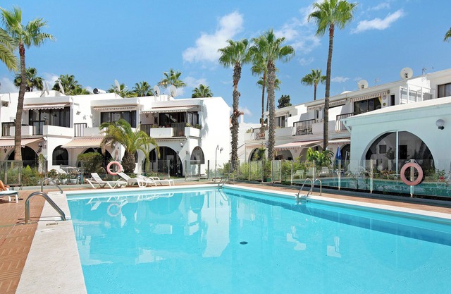 Ferienwohnung "Apartment with beautiful Sea Views" mit Privatem Garten