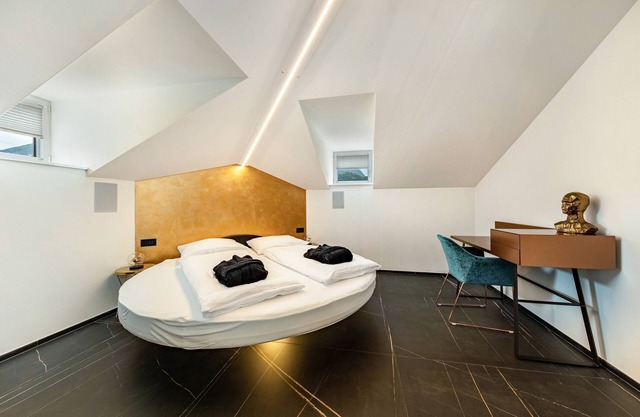 Ferienwohnung 'App 304 Palazzo Cavour' mit Bergblick, WLAN und Klimaanlage