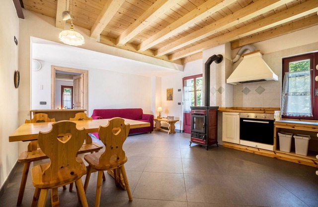 Ferienwohnung 'Appartamento Del Boscaiolo' mit Bergblick, Gemeinschaftsgarten und Balkon