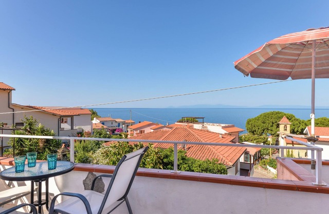 Ferienwohnung 'Appartamento Con Vista Mare Chiessi' mit Meerblick, Balkon und Klimaanlage