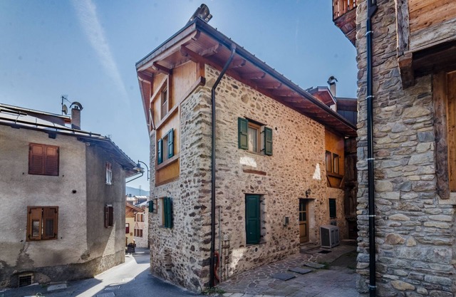 Ferienwohnung "Appartamento Peio" mit Bergblick, Kamin & TV