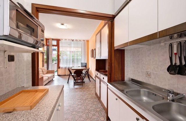 Ferienwohnung "Arenzano Pineta" mit Überdachter Terrasse, Balkon und Meerblick