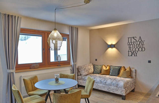 Komfort Apartment mit Bergblick und Balkon
