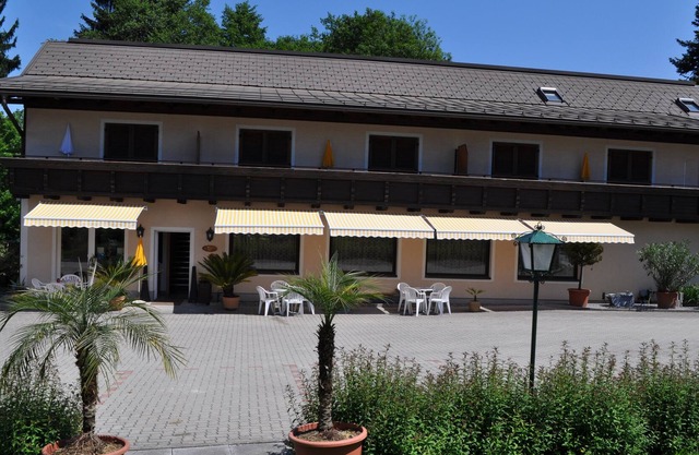 Ferienwohnung Ossiachersee (45m²), 4/6 Personen, 1 Schlafzimmer, großer Balkon.