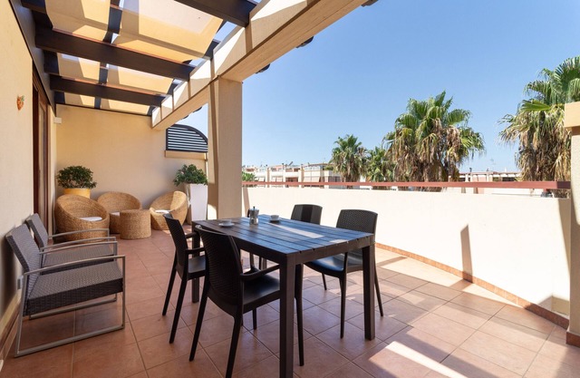 Ferienwohnung 'Attico D'amare' mit Privatterrasse, Wi-Fi und Klimaanlage