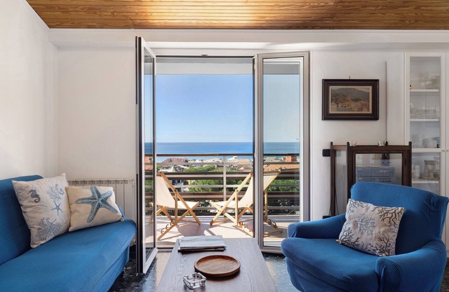 Ferienwohnung 'Attico Con Vista' mit Meerblick, Balkon und WLAN