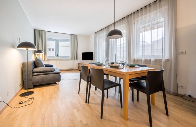 Ferienwohnung "Avia Living" mit Bergblick, Balkonen und WLAN