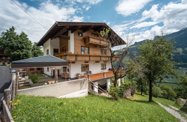 Ferienwohnung 'Buchauer' mit Bergblick, Gemeinschaftsgarten und Wi-Fi