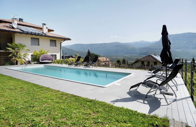 Ferienwohnung 'Bacchushof Cabernet' mit Bergblick, Balkon und geteiltem Pool