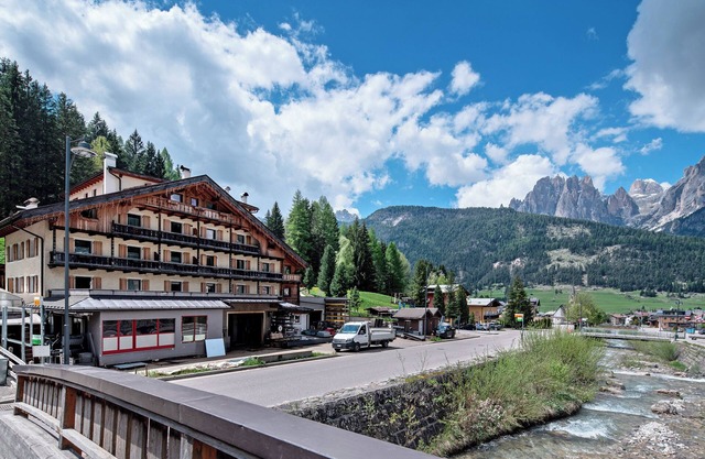 Ferienwohnung 'Badia' mit Bergblick, Gemeinschaftsterrasse und Wi-Fi