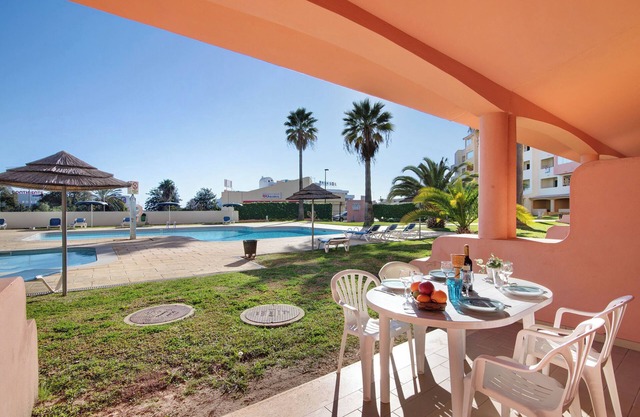 Ferienwohnung 'Bela Vista House T2' mit Gemeinschaftspool, privater Terrasse und Wi-Fi