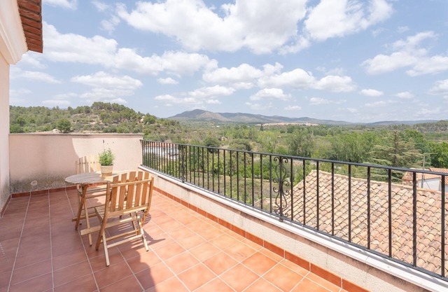Ferienwohnung 'Benafer Loft' mit Bergblick, Gemeinschaftspool und privater Terrasse
