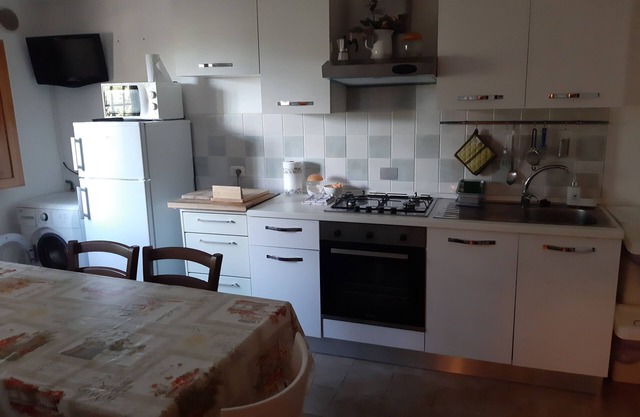 Wohnung zwischen Meer und Hügeln mit Blick auf die Küste