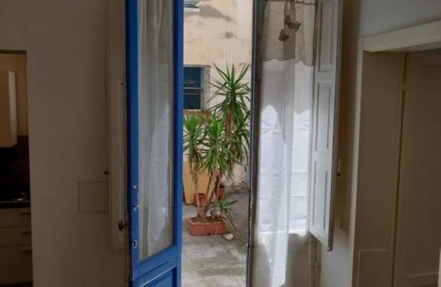 Apartment between two seas in the middle of the old town, 5 min walk to the beach