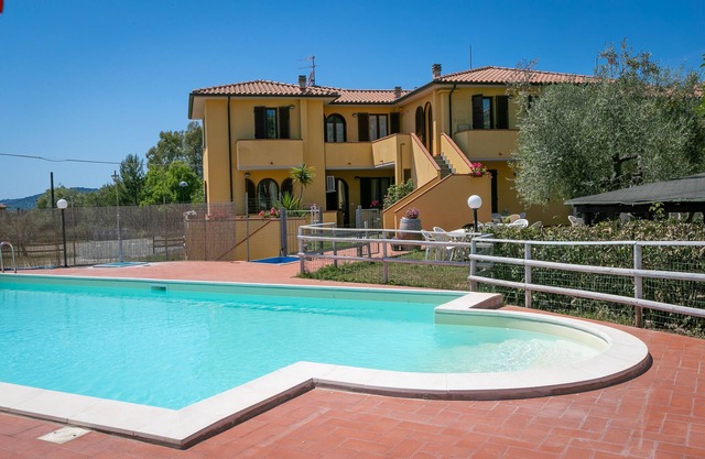 Ferienwohnung Bilocale Ansonica mit Balkon, Gemeinschaftspool und WLAN