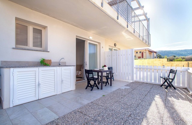 Ferienwohnung 'Borgo Degli Ulivi' mit privatem Garten und Klimaanlage