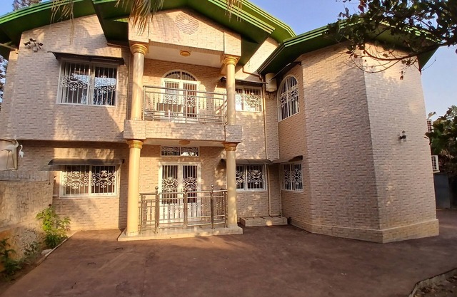 Apartment building Saran Nongo