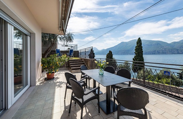 Ferienwohnung 'Cà Granda Brenzone' mit Blick auf den See, WLAN und Klimaanlage