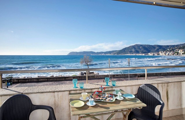 Ferienwohnung 'Cadorna Fronte Mare' mit Meerblick, Wi-Fi und Klimaanlage
