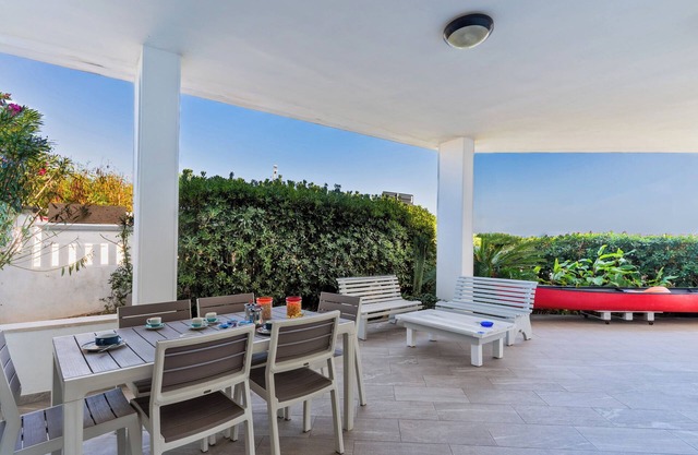 Ferienwohnung "Calliope" mit Meerblick, privater Terrasse, WLAN & A/C