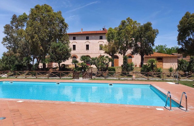 Ferienwohnung Capraia mit Meerblick, Pool, WLAN, A/C & Garten