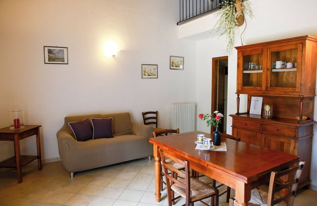 Apartment 'Caprifoglio' with Shared Pool, Wi-Fi and Air Conditioning