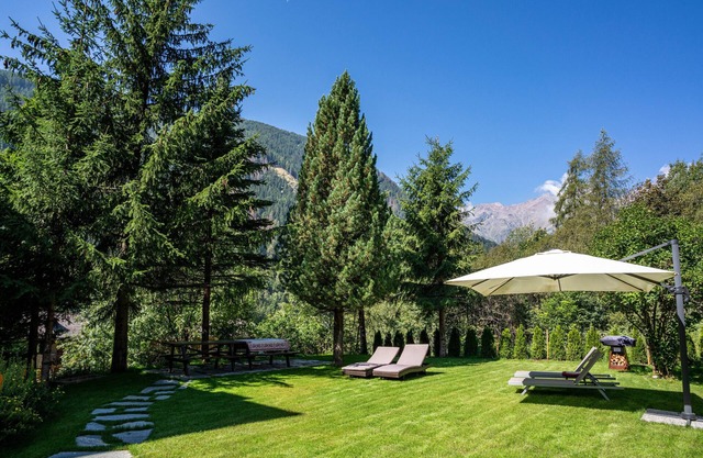 Ferienwohnung 'Casa Ai Laresi 1' mit Bergblick, Privatem Garten und WLAN