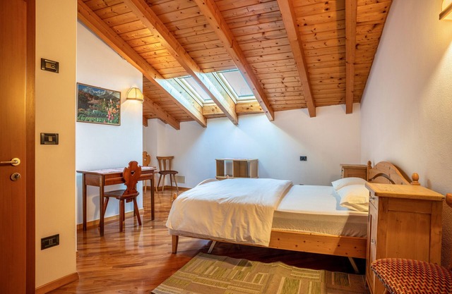Ferienwohnung 'Casa Al Portico Val Di Cembra' mit Bergblick und Balkon