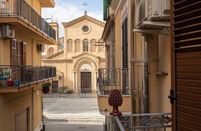Apartment 'Casa Butera' with Balcony, Wi-Fi and Air Conditioning