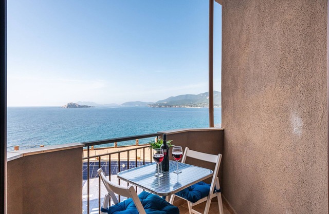 Apartment 'Casa da AMare' close to the Beach with Balconies & A/C