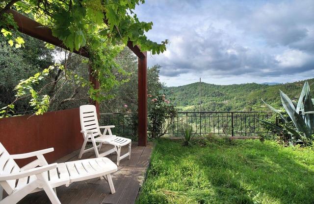Apartment 'Casa Degli Artisti' with Mountain View, Private Garden and Wi-Fi