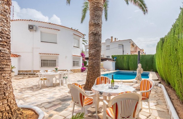 Ferienwohnung 'Casa Esther' in Strandnähe mit großem privaten Pool und WLAN
