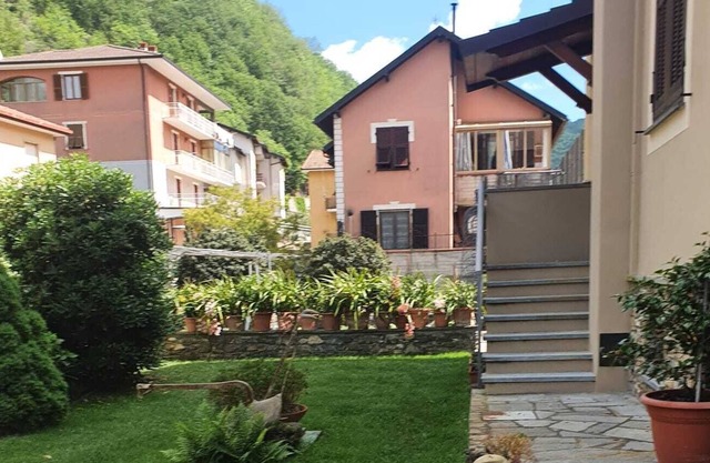 Apartment 'Casa Le Tre Giare' with Mountain View, Private Terrace and Private Garden