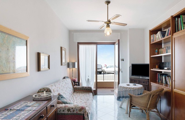 Apartment "Casa Orizzonte" with Sea View, Private Terrace & Air Conditioning
