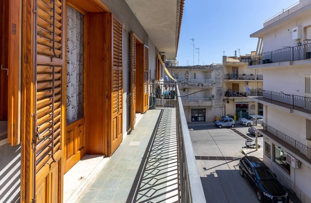Apartment 'Casa Pietro' with Balcony, Wi-Fi and Air Conditioning