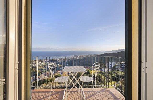 Apartment "Casa Santi Appartamento Olivo" with Sea View, Shared Pool & Wi-Fi