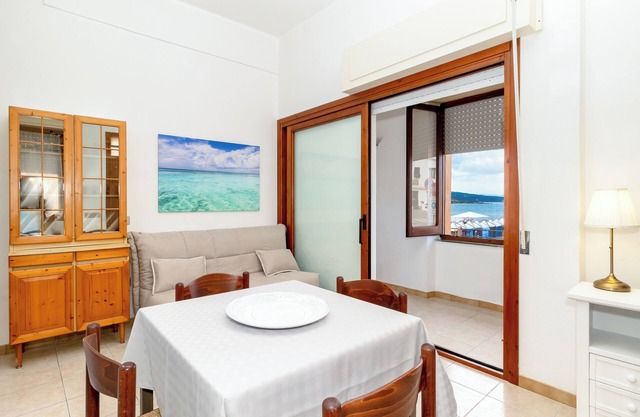 Apartment "Casa Spiaggia Molo 1" auf der Isola Rossa mit Meerblick und Balkon
