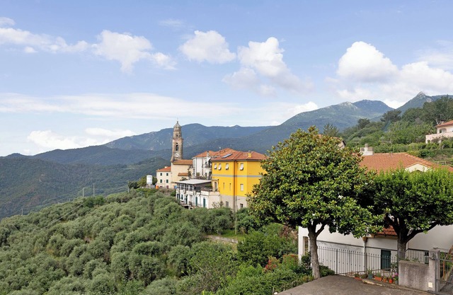 Apartment 'Casa Vacanze Tra Gli Ulivi' with Sea View, Balcony and Wi-Fi