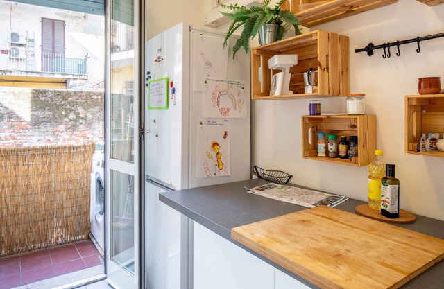Apartment 'Casa Vacanza In Centro A Carrara' with Balcony and Wi-Fi