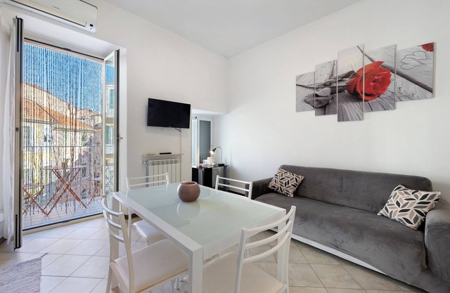 Ferienwohnung 'Casa Vacanza Nel Cuore Di Loano' mit Balkon, Wi-Fi und Klimaanlage
