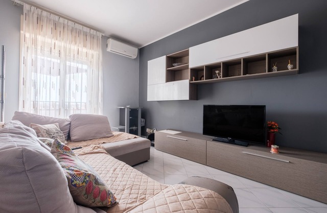 Ferienwohnung 'Burg' mit Meerblick, privater Terrasse und Balkon