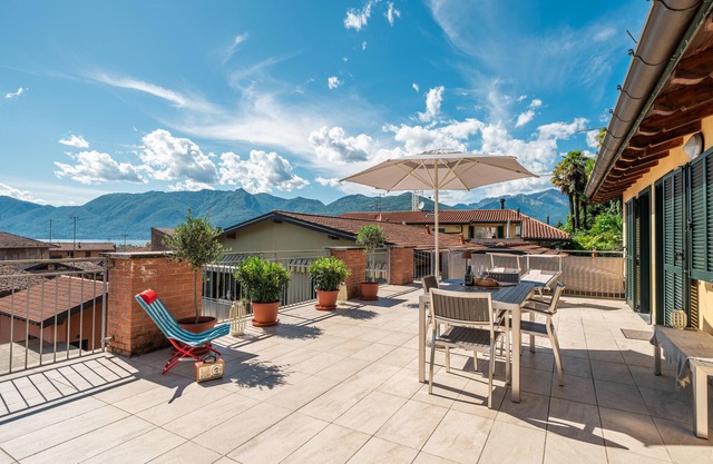 Ferienwohnung 'Central Penthouse Luino' mit Seeblick, privater Terrasse und WLAN
