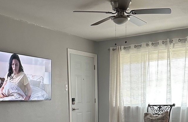 Apartment centrally located to highway, hospitals, and entertainment.
