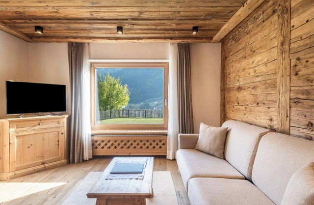 Ferienwohnung 'Cesa Sassela Relax' mit Bergblick, Sauna, Pool, Garten, Balkon & WLAN
