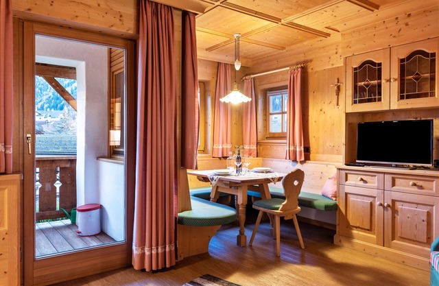 Ferienwohnung "Cesa Valeria App Monika" mit Bergblick, Gemeinschaftsgarten und WLAN