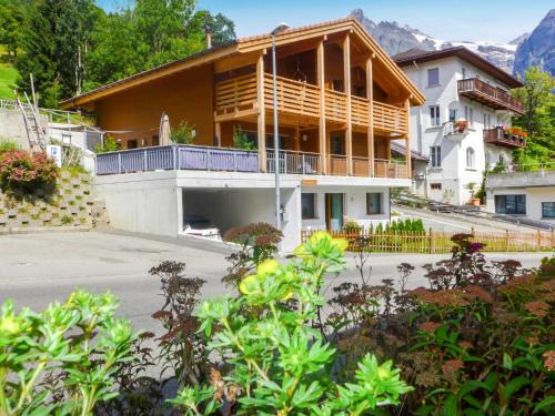 Apartment Chalet La Muntaniala by Interhome
